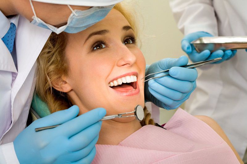Người bệnh sẽ được bác sĩ điều chỉnh hoặc làm lại răng sứ mới nếu bị hôi miệng do kĩ thuật sai