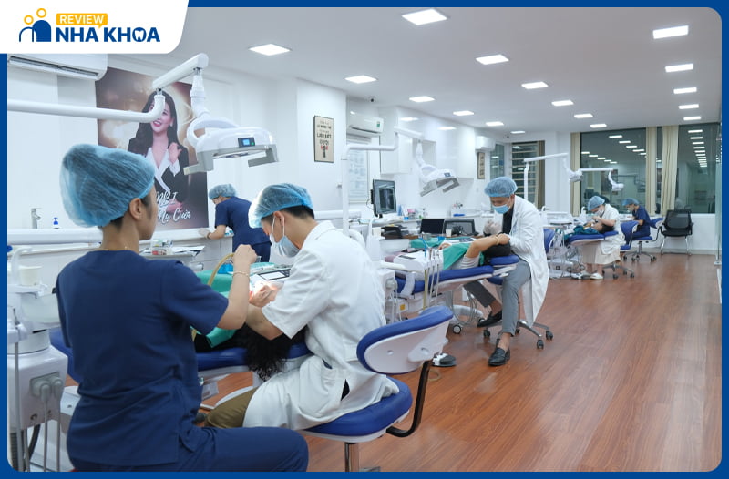 Nha khoa Shinbi Dental có không gian rộng rãi, thoáng đãng