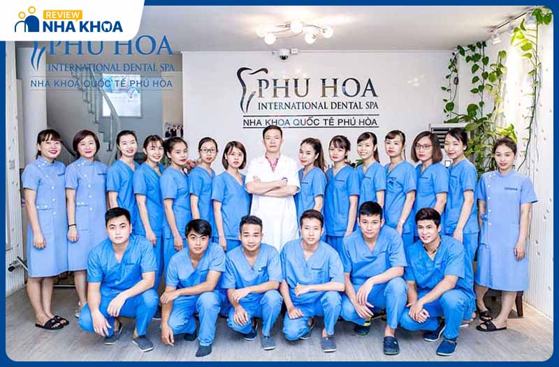 Nha khoa Quốc tế Phú Hòa sở hữu bác sĩ giỏi, cam kết trồng răng khểnh hiệu quả thẩm mỹ cao