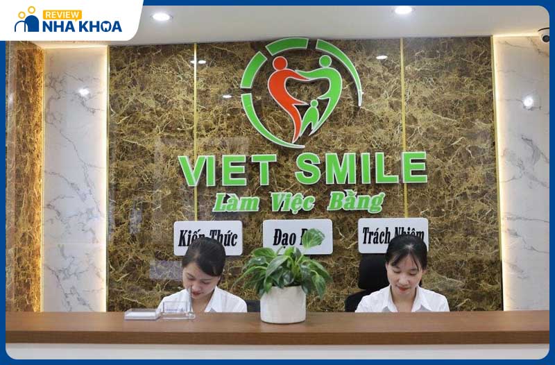 Nha khoa Việt Smile sử dụng sứ cao cấp, quy trình bọc răng sứ được thực hiện bởi bác sĩ tay nghề cao