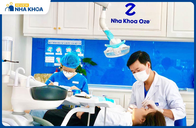 Nha khoa OZ có bác sĩ chuyên khoa giỏi giúp khám và điều trị viêm nha chu đạt hiệu quả nhanh chóng