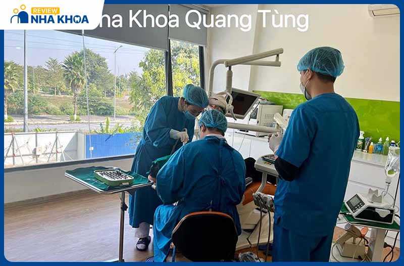 Nha khoa Quang Tùng có phòng điều trị hiện đại, đội ngũ bác sĩ chuyên gia giàu kinh nghiệm