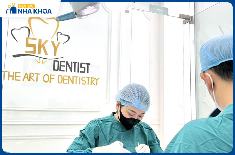 Nha khoa Sky Dentist thực hiện chăm sóc răng miệng với bác sĩ chuyên môn giỏi và tay nghề cao