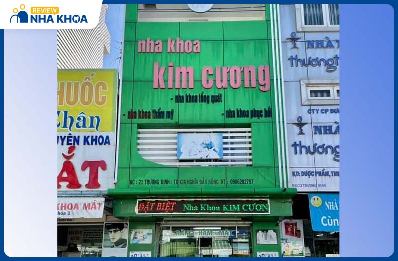 Nha khoa Kim Cương đầu tư máy móc hiện đại, quy tụ bác sĩ giỏi mang đến hàm răng chắc khỏe