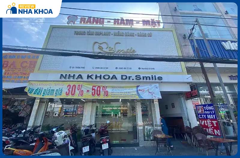 Nha khoa Dr. Smile cung cấp đa dạng dịch vụ với giá cả phải chăng