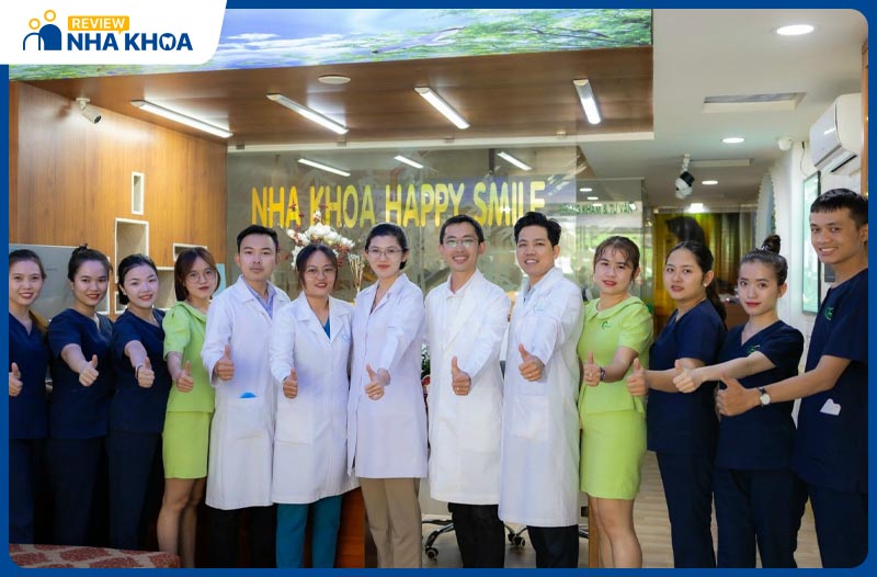 Nha khoa Happy Smile có đội ngũ bác sĩ giỏi, tận tâm với khách hàng