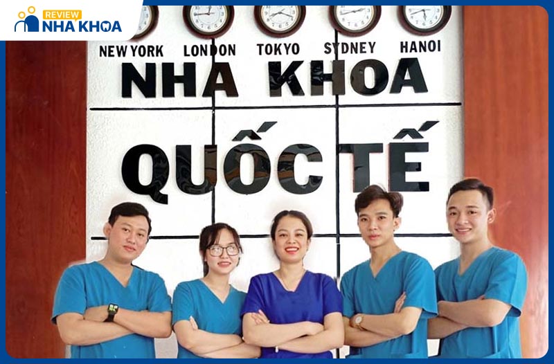 Đội ngũ bác sĩ Nha khoa Quốc tế Dr. Hùng được đào tạo chuyên sâu về niềng răng chỉnh nha