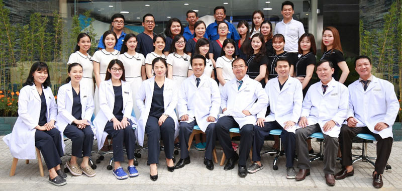Phòng khám có đội ngũ bác sĩ tốt nghiệp tại các trường Đại học Y chuyên khoa Răng Hàm Mặt.